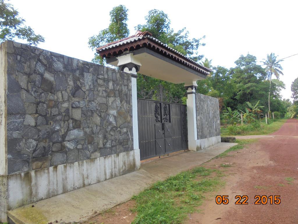 The Hotel Paradise Katunayaka Exterior photo