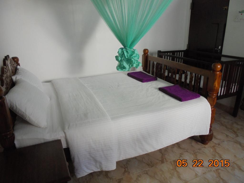 The Hotel Paradise Katunayaka Room photo