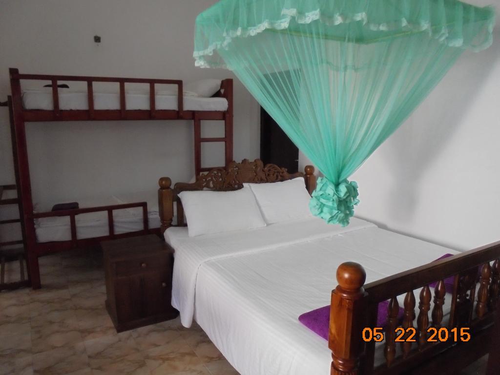 The Hotel Paradise Katunayaka Room photo