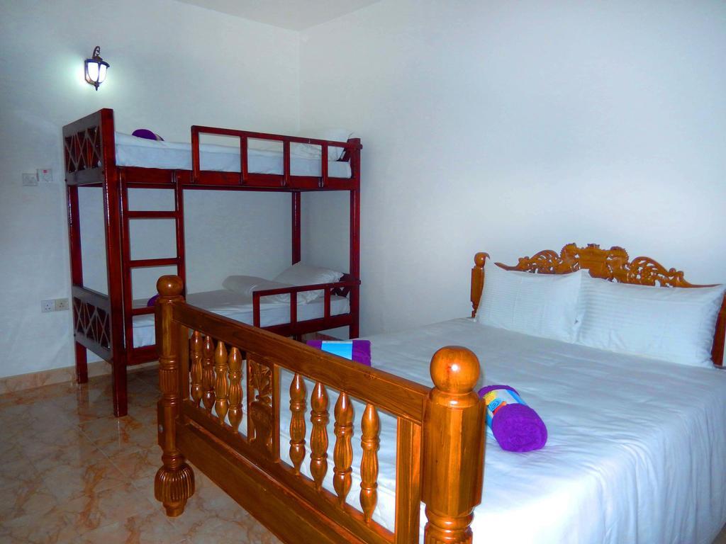 The Hotel Paradise Katunayaka Room photo